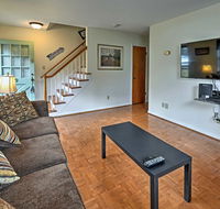 Chapel Hill Townhome with Pool - 5 Mins to UNC Campus