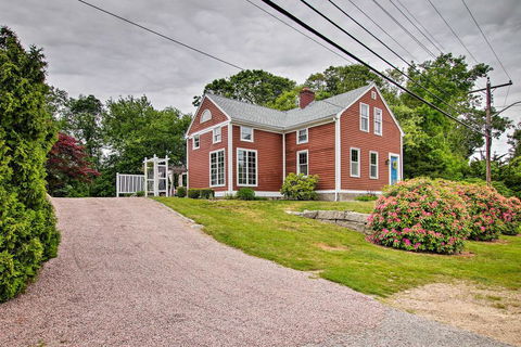 Charming 1860s Westerly Home W/ Deck + Grill! - Bet 4u 2