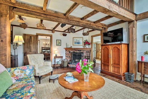 Charming 1860s Westerly Home W/ Deck + Grill! - Bet 4u 3