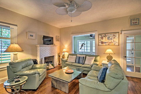 Charming Lake Worth Abode With Outdoor Oasis! - Bet 4u 2