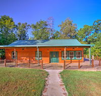 Coffeeville Cabin w/Deck  7 Mi. to Grenada Lk