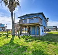 Colorful Cottage - 2 Blocks to Surfside Beach