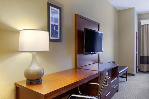Comfort Inn & Suites Amarillo - Click Find 1