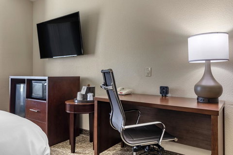 Comfort Inn & Suites Near Lake Lewisville - Click Find 3