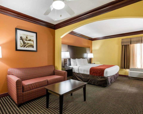 Comfort Suites Lake Jackson Clute - Click Find 1