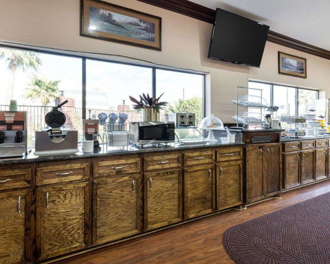 Comfort Suites Lake Jackson Clute - Click Find 3