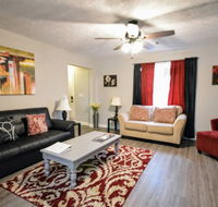 Comfy Convenient. 1 mile to I-75. Sleeps 12 mg