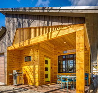 Contempo Cabin 1 Block from Historic Town Center