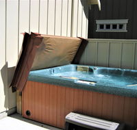 Country Cottage Close to Pool