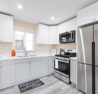 Cozy back house/ In-law suite for 4 2 beds