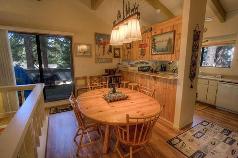 Cozy Bear Lodge By Lake Tahoe Accommodations - Click Find 1