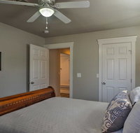 Cozy Home Blocks to Georgetown Square and SU