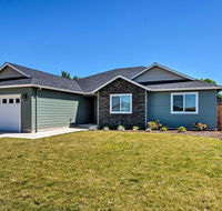 Cozy Home w/Yard - 3 Mi. to Downtown Medford