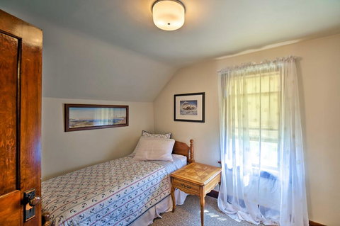 Cozy Two Rivers Home - Walk To Lake Michigan! - Bet 4u 0