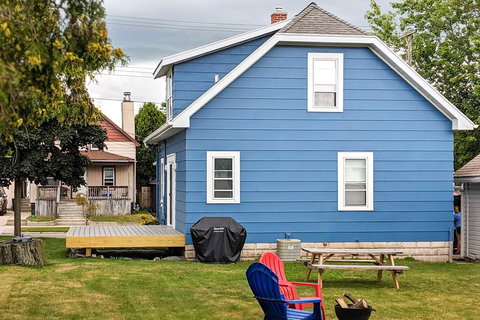 Cozy Two Rivers Home - Walk To Lake Michigan! - Bet 4u 2