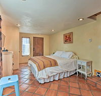 Cozy  Blue Adobe w/ Steam Room 2 Mi. from Taos