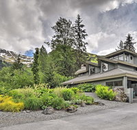 Custom Girdwood Home 2 Blocks from Alyeska Resort