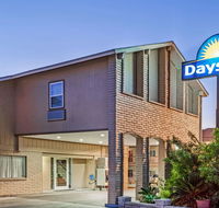 Days Inn by Wyndham Kenedy
