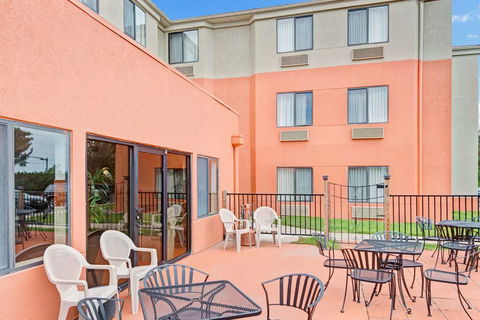 Days Inn By Wyndham Olathe Medical Center - Click Find 0