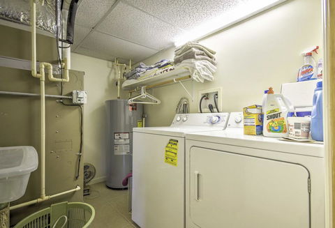 Deep Creek Lake Townhome With Deck & Water Views - Click Find 0