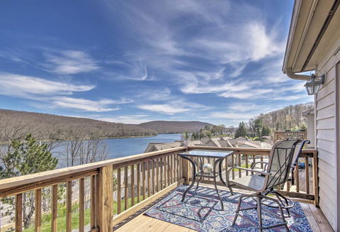 Deep Creek Lake Townhome With Deck & Water Views - Click Find 1