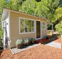 Downtown Cottage in the Woods