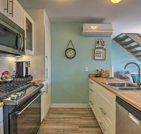 Downtown Saugatuck Condo Near Oval Beach