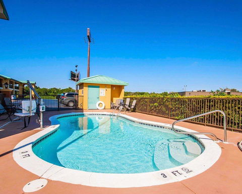 Econo Lodge - Prattville - Click Find 3