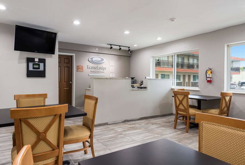 Econo Lodge Inn & Suites - Bridge Guide 2