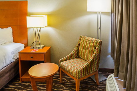 Econo Lodge Inn & Suites I-95 By Choice Hotels 30 Item Hot Breakfast Buffet Starting At 4AM - Bet 4u 1