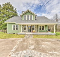 Elegant  Spacious Home 18 Mi to Lake Norman