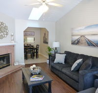 Entire - Newly furnished Townhouse Near EVERYTHING