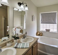 Family Home - 2 Mi to Riverwalk 3 Mi to Casinos