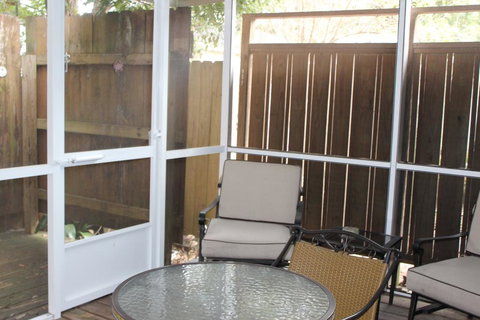 Front Beach Cottages - Bet 4u 1