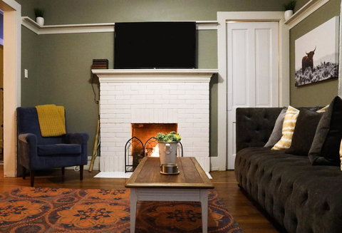 Gem In The Heart Of Magic City, Minutes Away From UAB & Five Points - Bet 4u 0