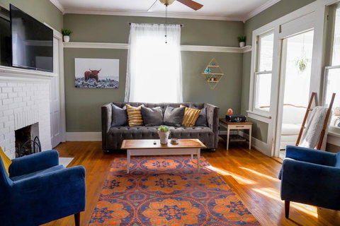 Gem In The Heart Of Magic City, Minutes Away From UAB & Five Points - Bet 4u 1