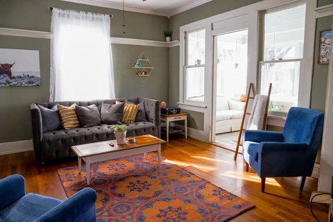 Gem In The Heart Of Magic City, Minutes Away From UAB & Five Points - Bet 4u 2