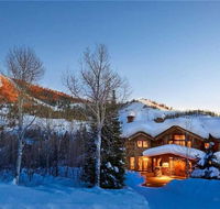 Gold Mine Lodge 6BR walk-to-ski 150 yards - Super Deluxe Private Home