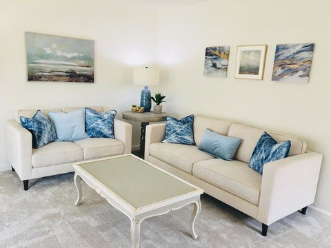 Gorgeous & Spacious Home Just 1 Mile To The Beach With A Private Yard - Bet 4u 1