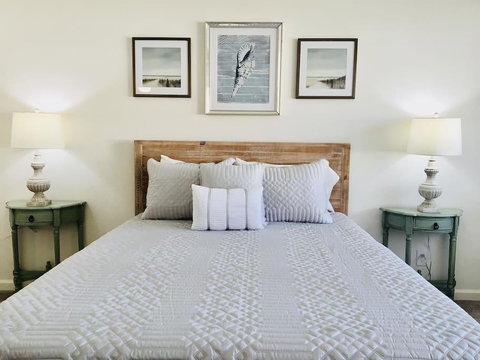 Gorgeous & Spacious Home Just 1 Mile To The Beach With A Private Yard - Bet 4u 0