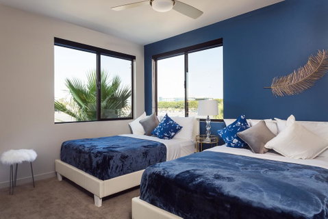 Gorgeous 2 Bedroom Suite Near Disneyland - Click Find 1