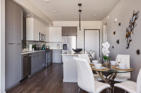 Gorgeous 2 Bedroom Suite Near Disneyland - Click Find 2