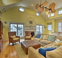 Grand Avalon Beach House - 2 Blocks to Water