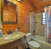 Great views Hot tub and Minutes to Biking and Hiking