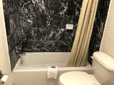 Greensburg Inn - Click Find 1