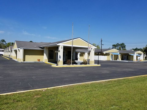 Hilcrest Inn & Suite - Click Find 0