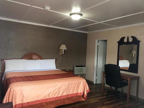 Hilltop Inn - DBD 1
