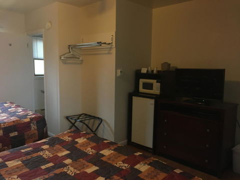 Hilltop Motel - Bridge Guide 1