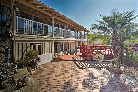 Hilltop Valley Center House With Balcony & Mtn Views! - Bet 4u 1