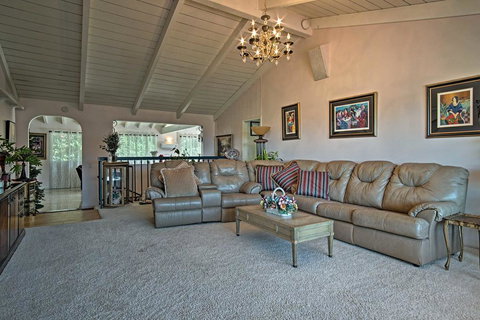 Hilltop Valley Center House With Balcony & Mtn Views! - Bet 4u 3